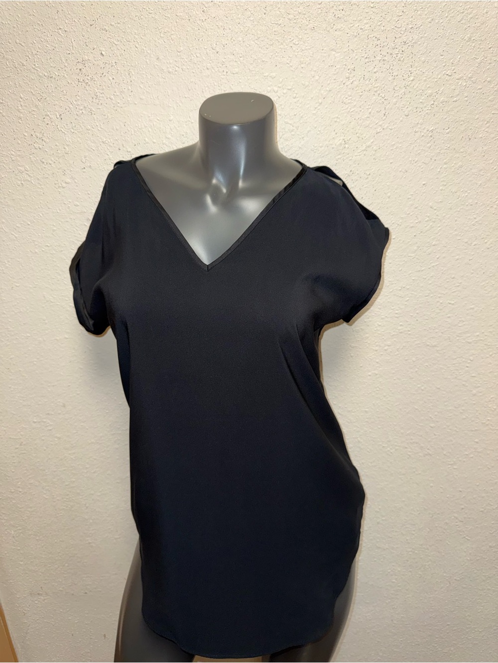Express Black V-Neck Short Sleeve Blouse